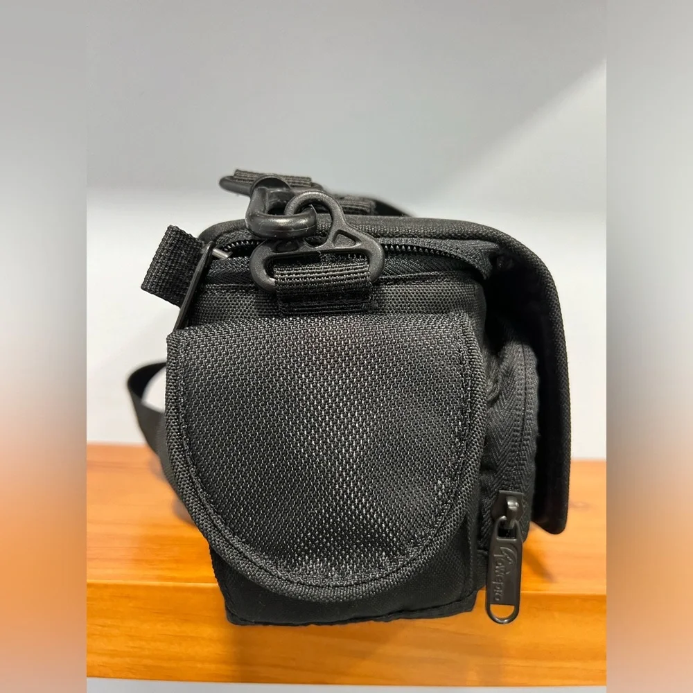 LowePro Edit 110 Digital Video Camera Carry Case Bag Black Crossbody EXCELLENT